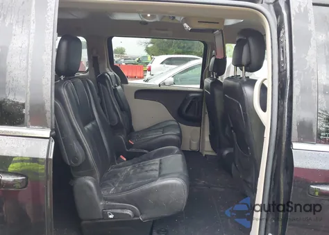 2011 Chrysler Town & Country Touring-L z USA, uszkodzony, nr VIN 2A4RR8DG6BR641157